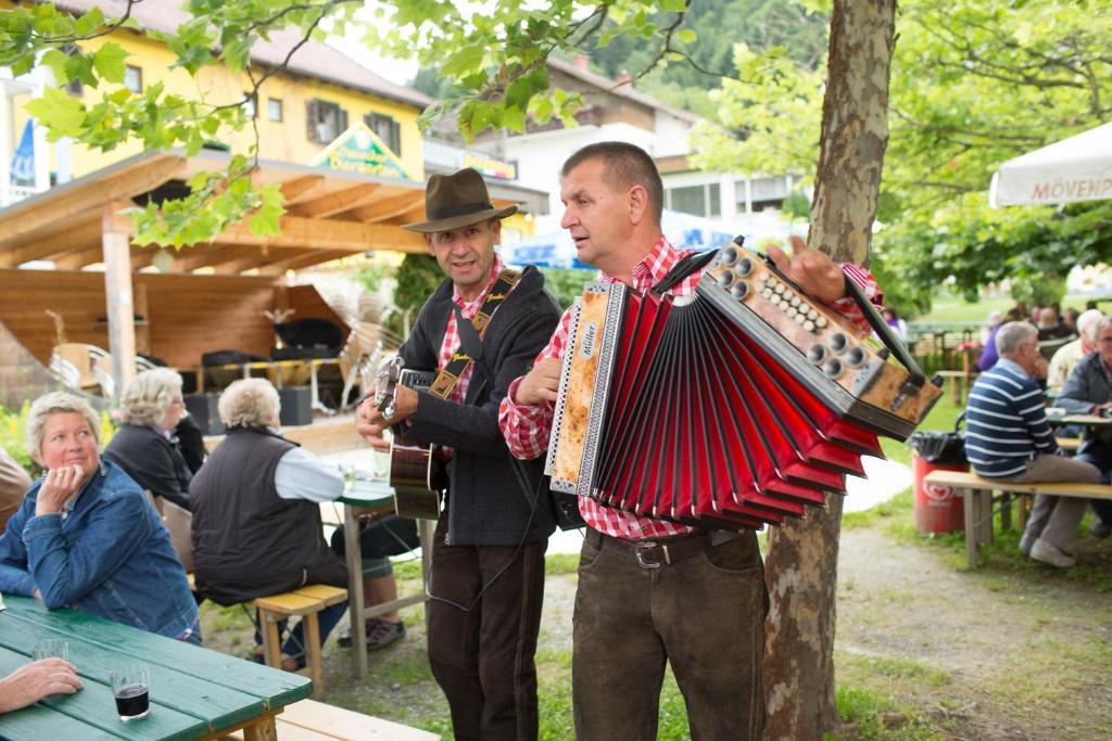 Gaestehaus Krappinger/Pizzeria Mamma Mia Ossiach Dış mekan fotoğraf